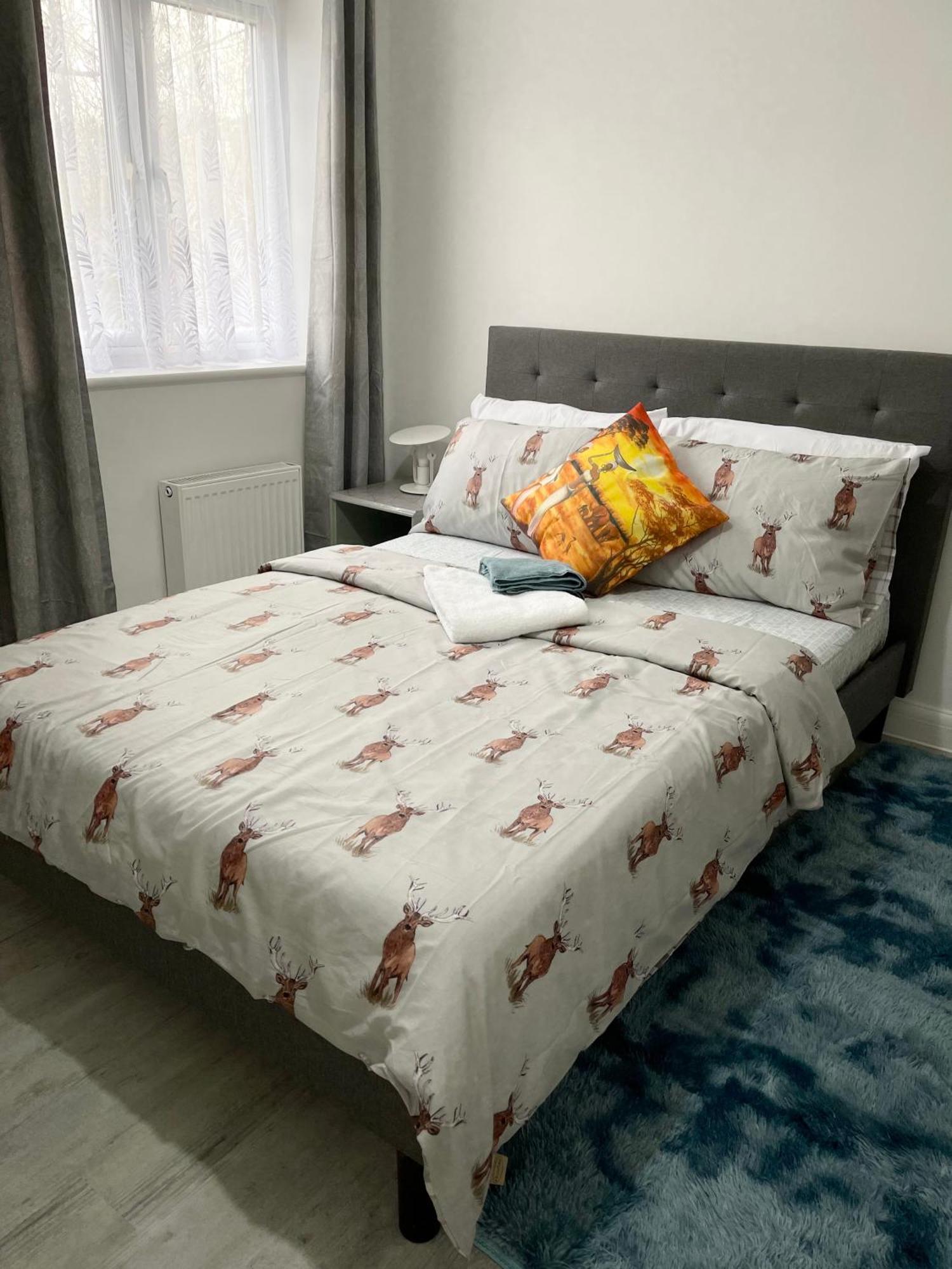 Stanton - Impeccable And Stylish 2 Bedroom Dagenham Kültér fotó