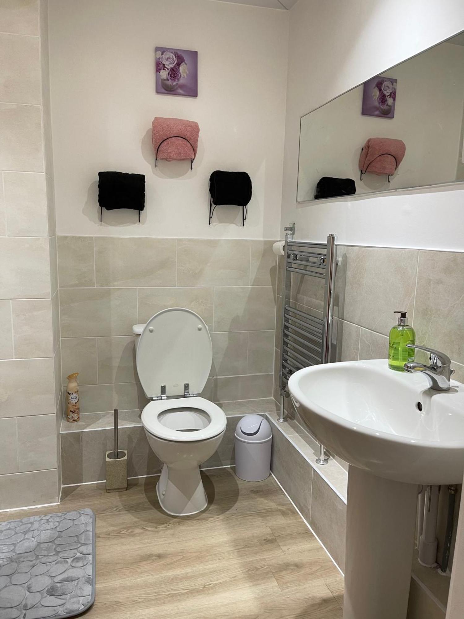 Stanton - Impeccable And Stylish 2 Bedroom Dagenham Kültér fotó